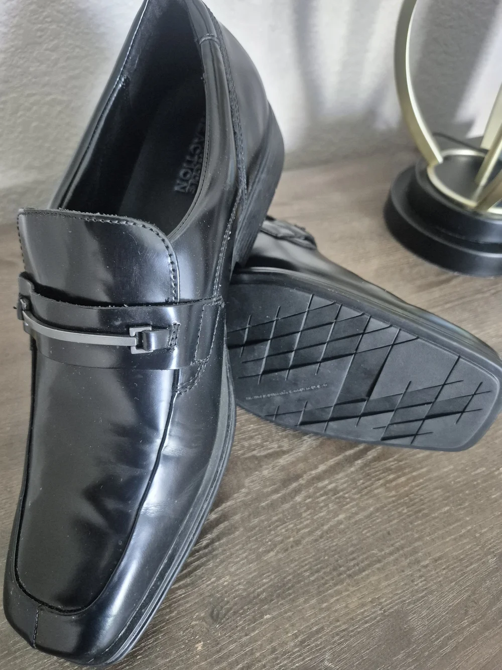 Kenneth Cole Reaction polished black